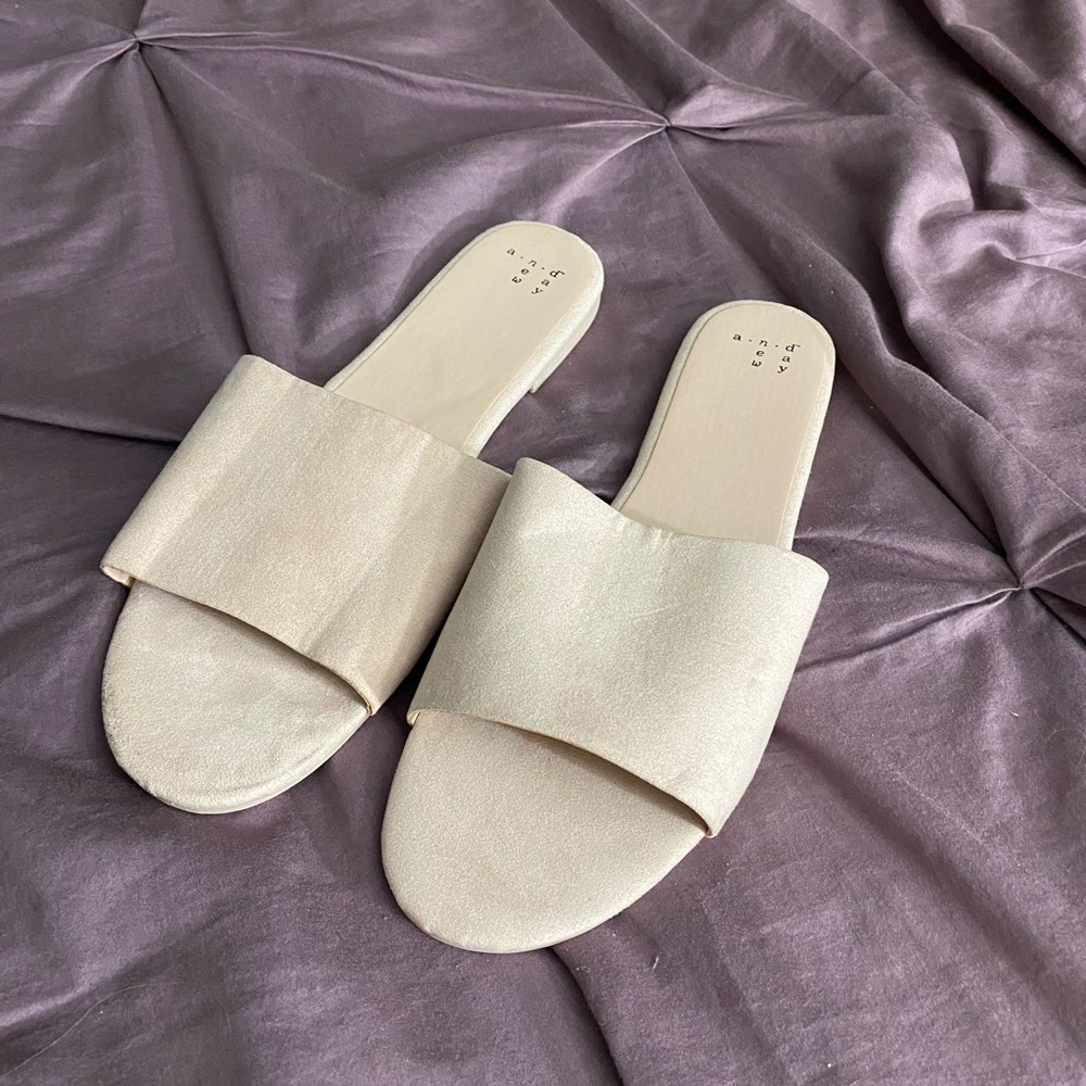 Suede slides